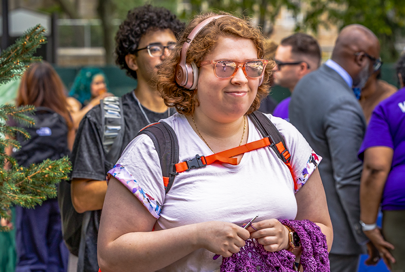 Making the first day of classes a little more creative, one stitch at a time 
(Photo by Lehman College Multimedia Center)