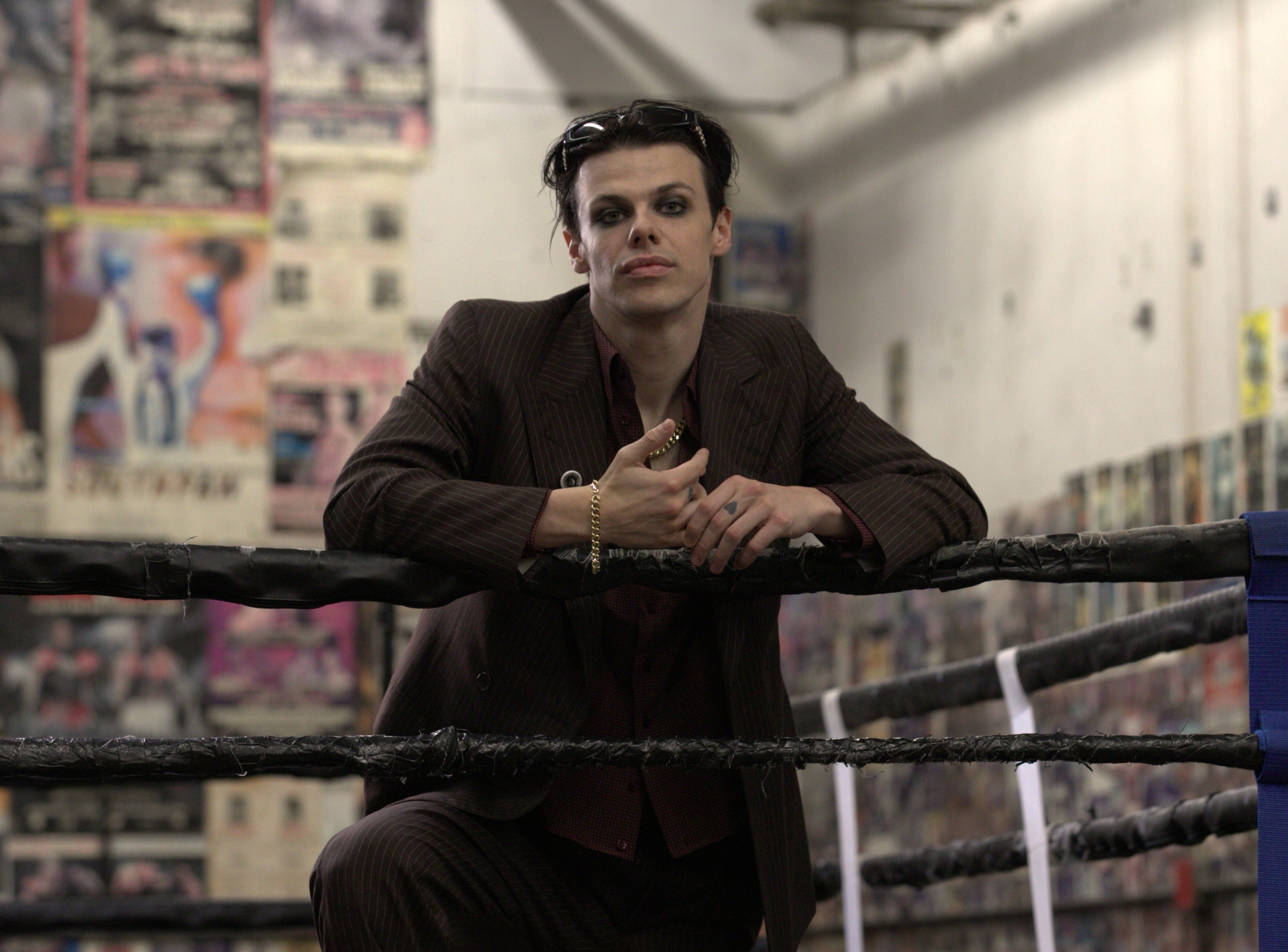 Professor Brad Schoenfeld (left) talks boxing and fitness with performer Yungblud for the latest Sing for Science episode, recorded at the Church Street Boxing Gym in Manhattan