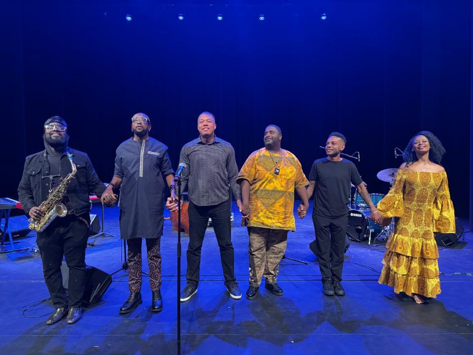 Aaron Rimbui and musicians.