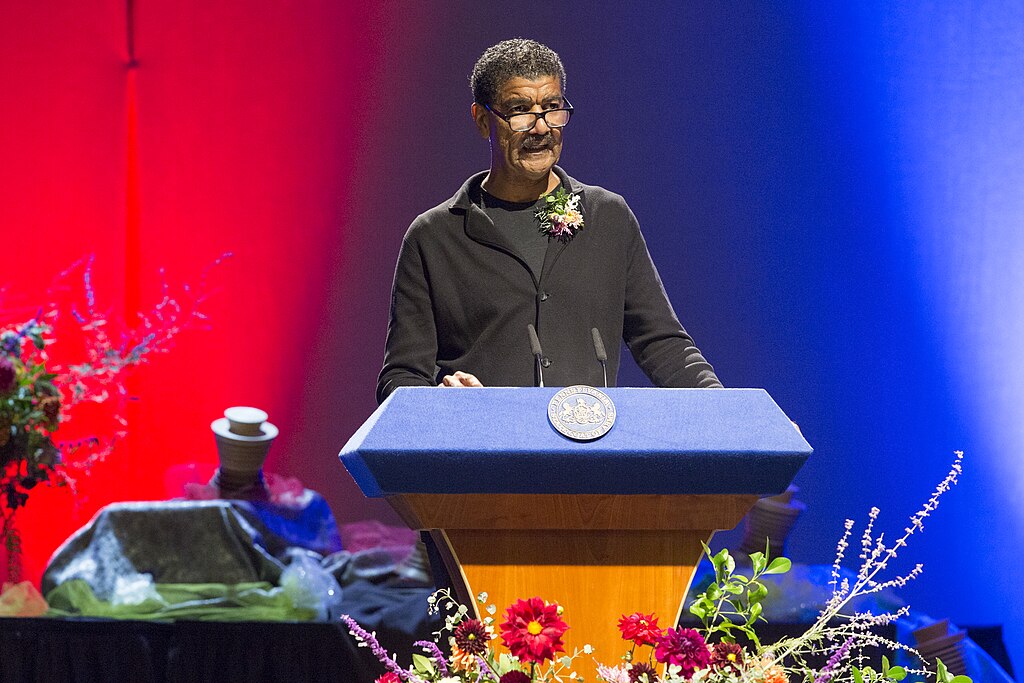 Pepón Osorio at the 2017 Pennsylvania Governor’s Award for the Arts, Lancaster, PA. (Photo: Governor Tom Wolf, CC BY 2.0).