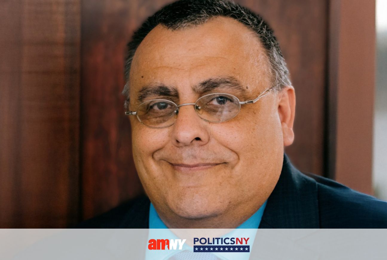 Head shot of Lehman president Fernando Delgado