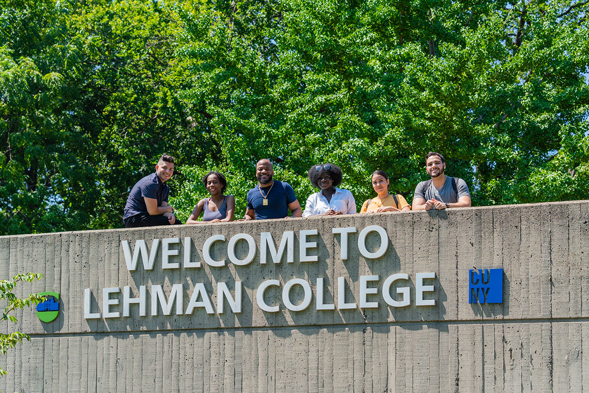 Photo of 'Welcome to Lehman College' sign