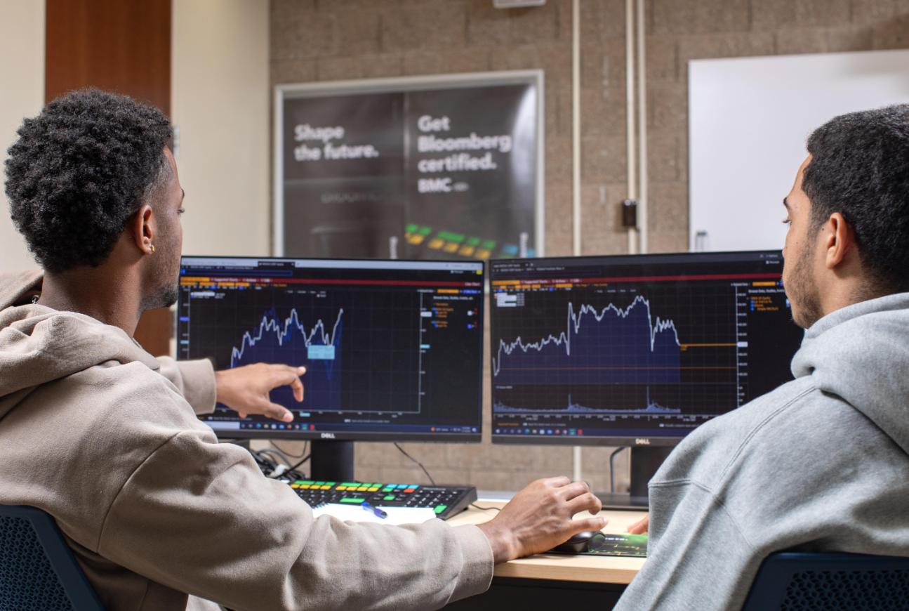 Students at a bloomberg terminal