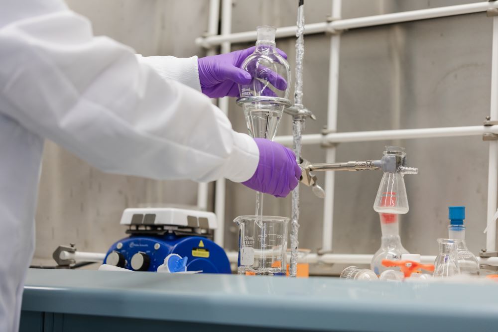 hands doing chemistry experiment